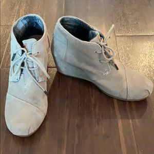 Toms wedges size 7.5